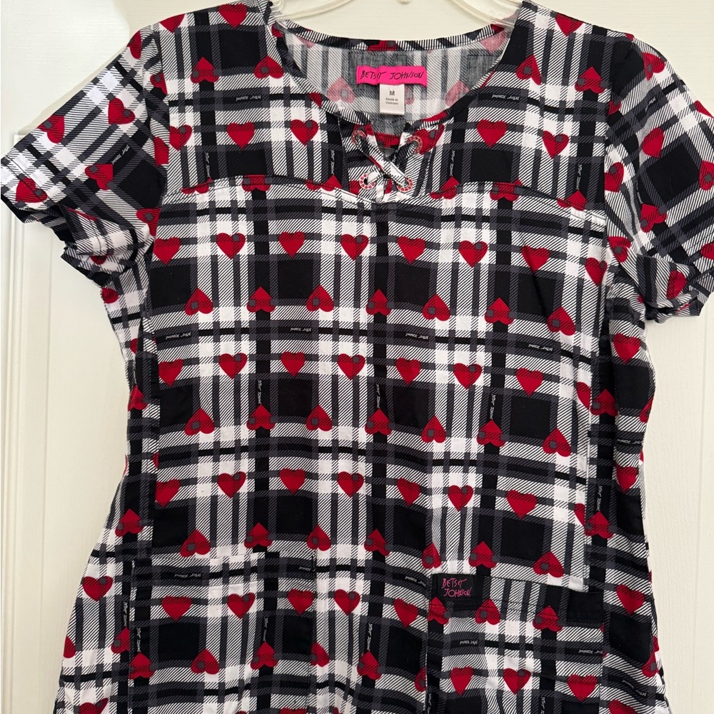 Betsey Johnson plaid and heart scrub top medium